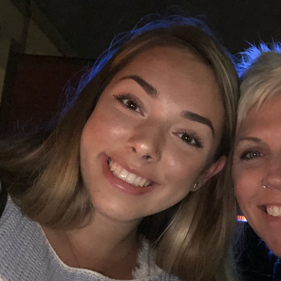 Meet your Posher, Liv - Picture 1 of 1